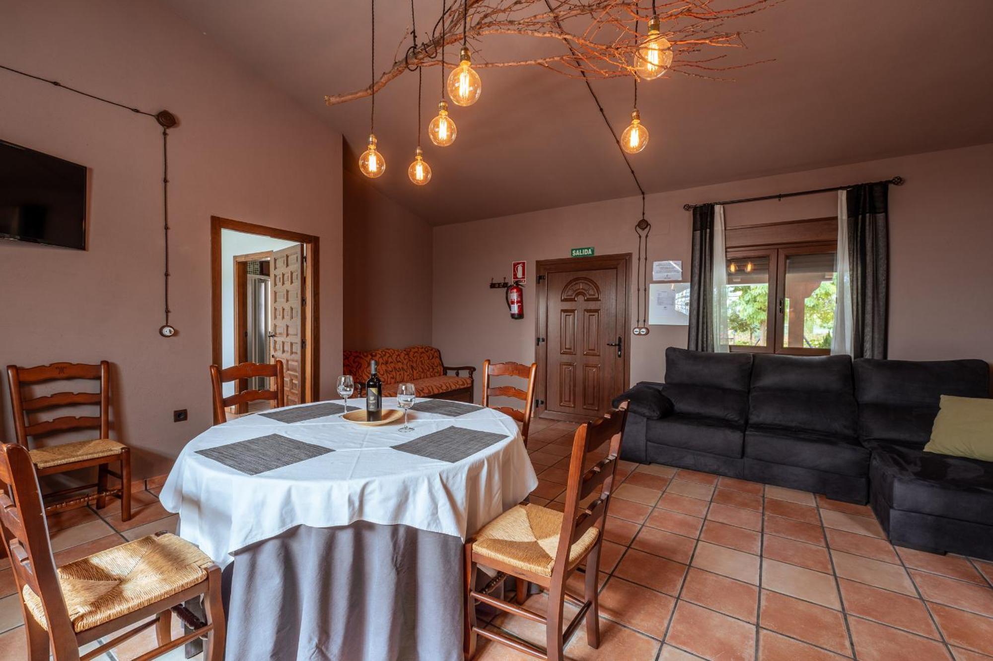 Bodega Andres Iniesta Con Visita Y Cata Villa Fuentealbilla Room photo